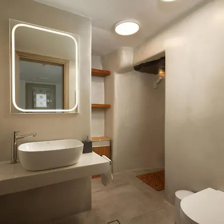 بيت للعطل Falcon Eyes- Panoramic Stone House Ándros