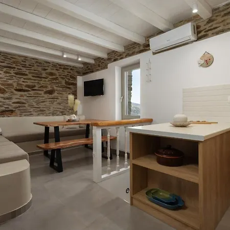 Falcon Eyes- Panoramic Stone House بيت للعطل