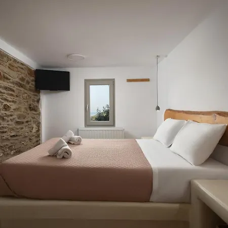 Falcon Eyes- Panoramic Stone House بيت للعطل Ándros